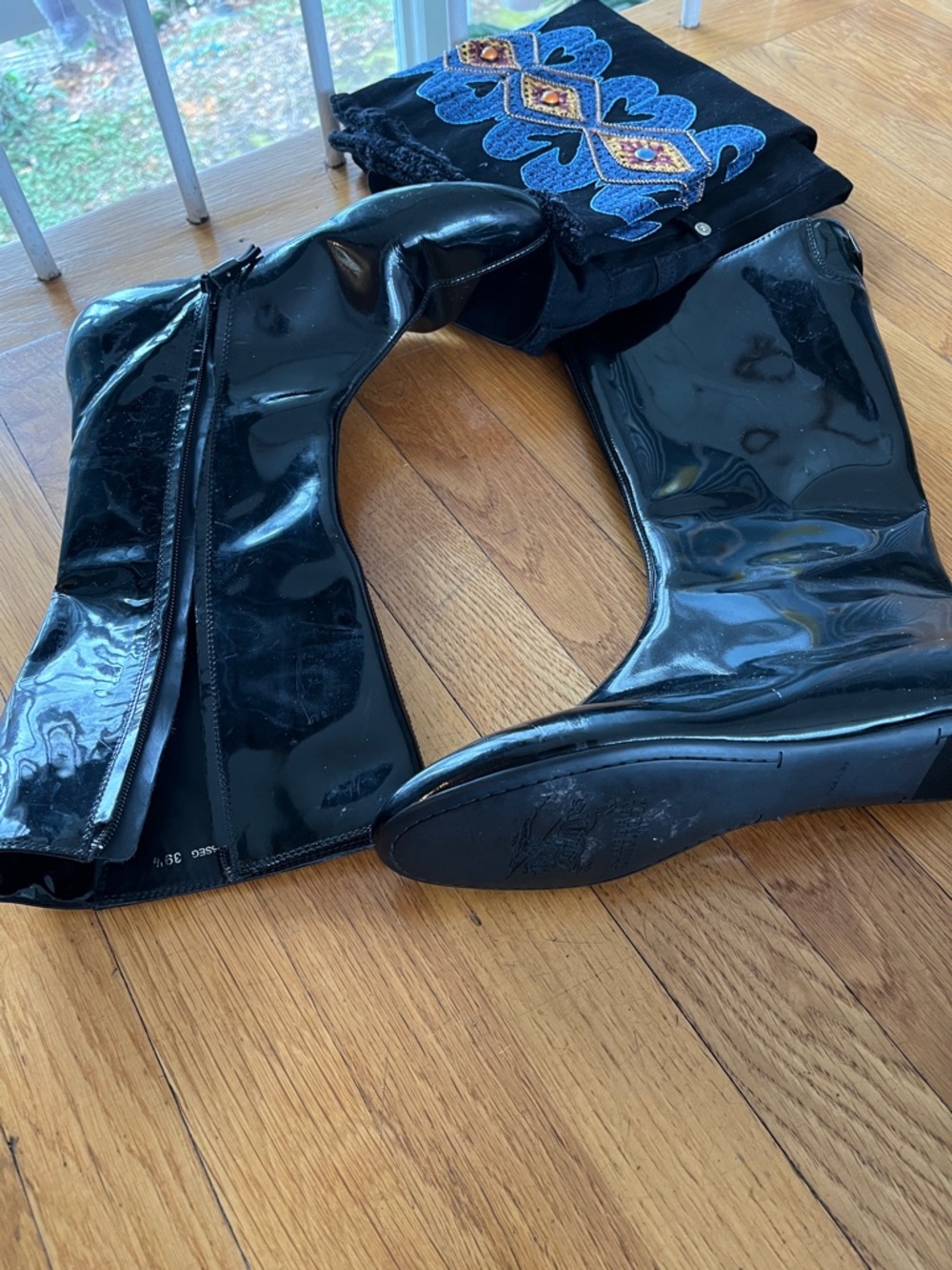 Burberry Black Patent Mid-Calf Heeled Boots - Picture 2 of 6